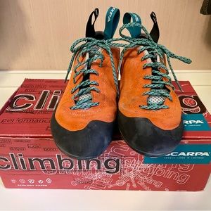 Scarpa Helix Climbing Shoe. Size 40 1/2 EU